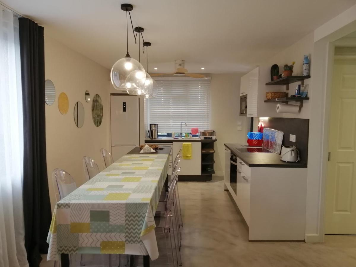 Les Cerisiers - Beach Apartment With Pool, Few Steps To The Beach Flic en Flac Bagian luar foto