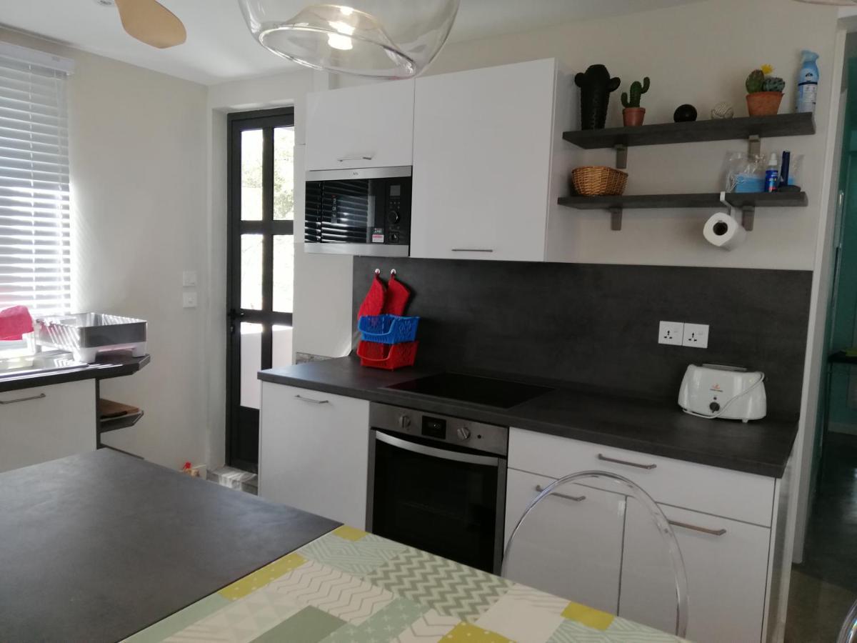 Les Cerisiers - Beach Apartment With Pool, Few Steps To The Beach Flic en Flac Bagian luar foto