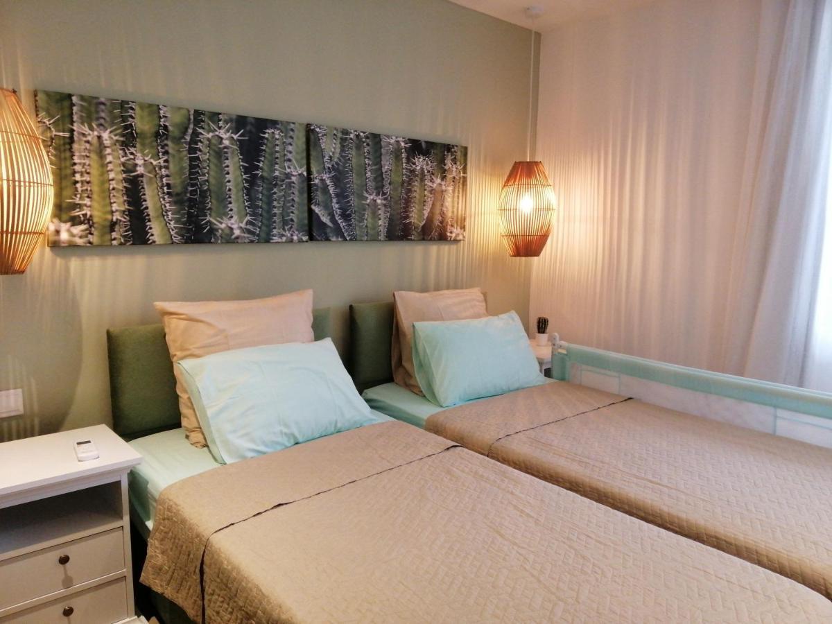 Les Cerisiers - Beach Apartment With Pool, Few Steps To The Beach Flic en Flac Bagian luar foto
