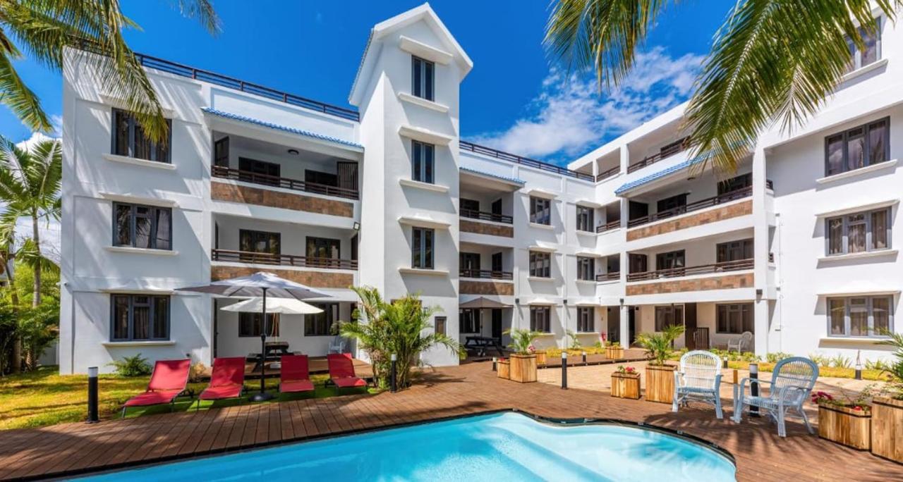 Les Cerisiers - Beach Apartment With Pool, Few Steps To The Beach Flic en Flac Bagian luar foto