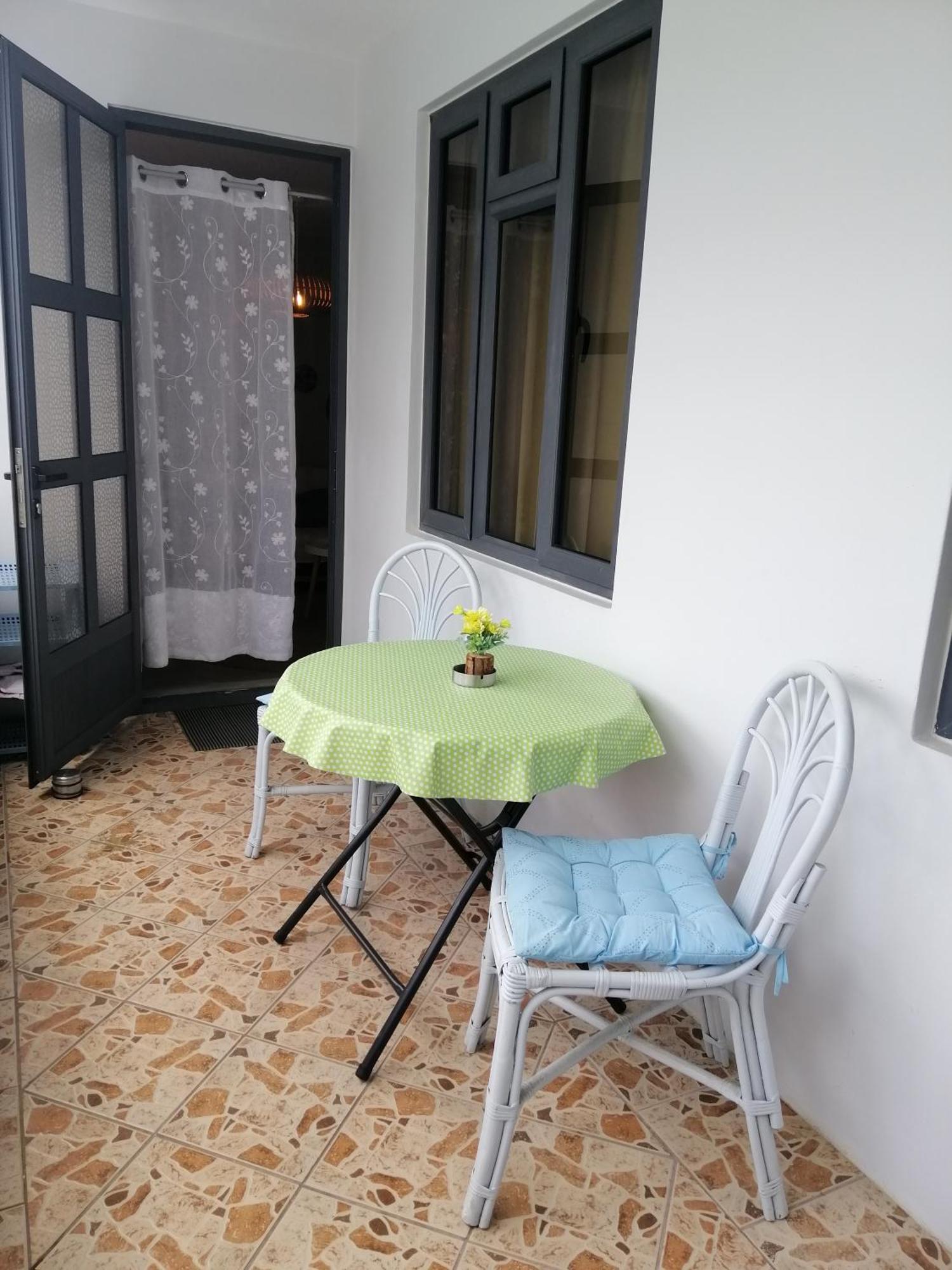 Les Cerisiers - Beach Apartment With Pool, Few Steps To The Beach Flic en Flac Ruang foto
